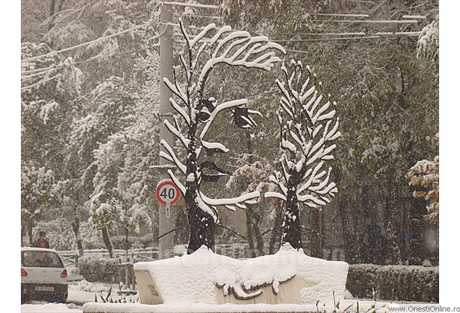 Monument Eminescu 03