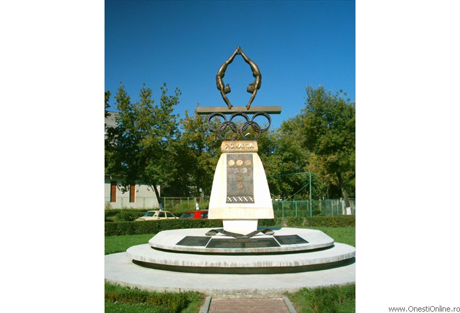 2004.09.19 - Monument Nadia